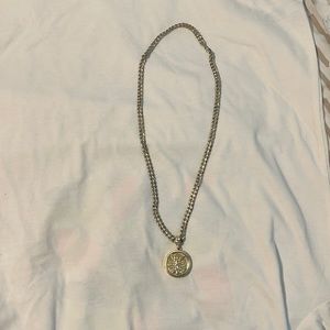 Hello I’m selling my necklace and bracelet andring